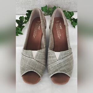 TOMS Women's Tan Peep Toe Wedge Heels